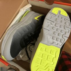 Nike Air Max Invigor Size 3y