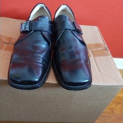 MEN'S BLACK LEATHER SHOES. .... CHECK OUT MY PAGE FOR MORE ITEMS