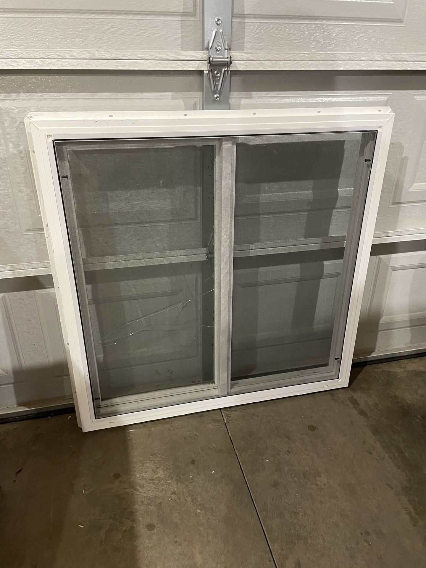Free Window (glass cracked)