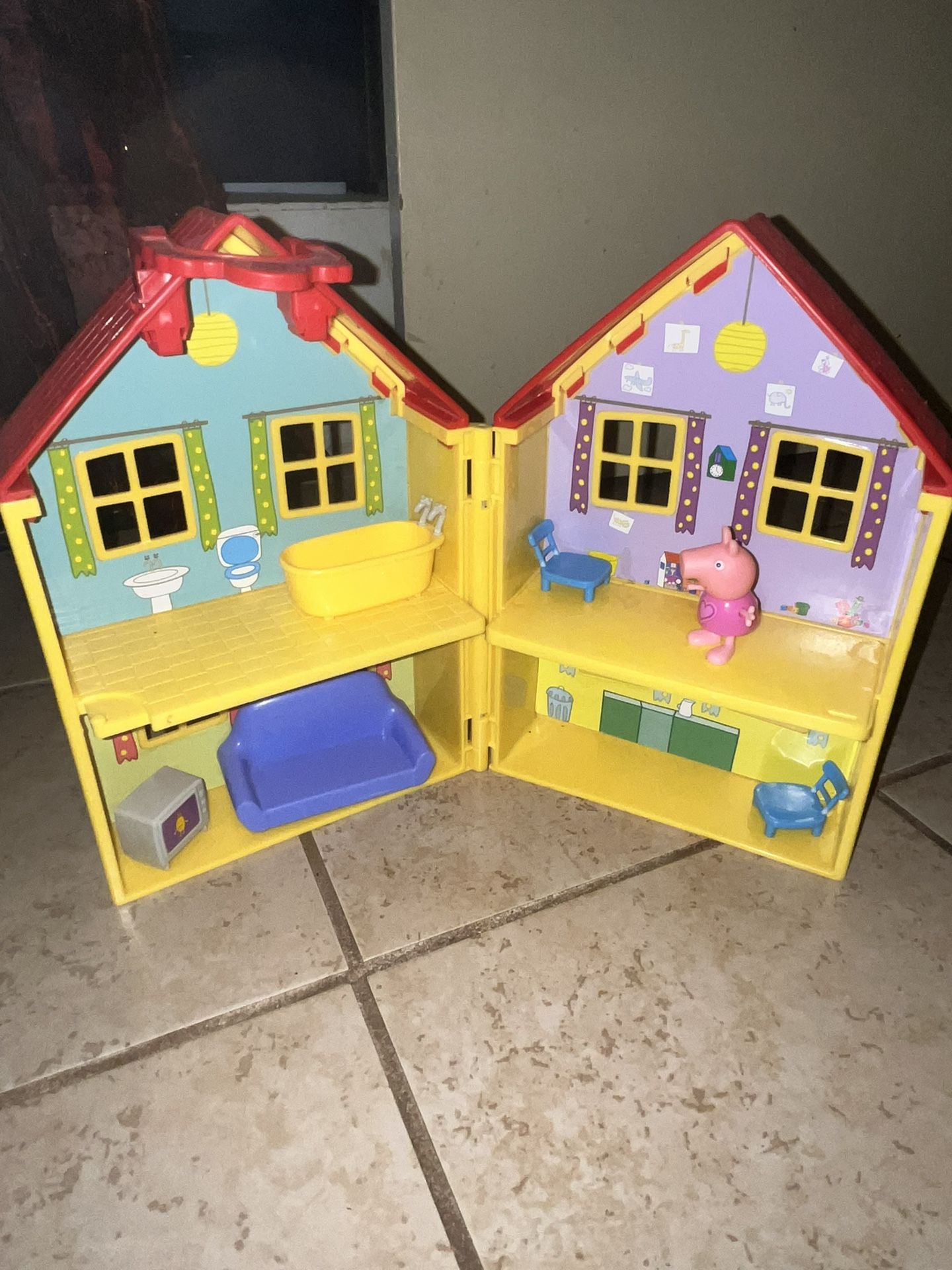 Peppa Pig House And Figurines And Fisher Price Piano