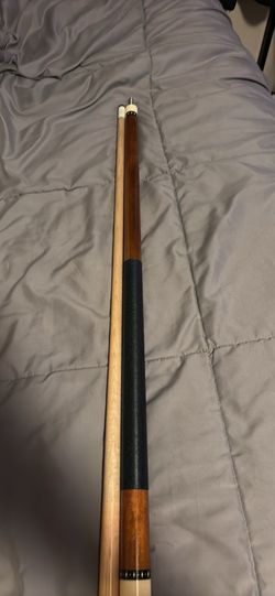 Lucky pool cue
