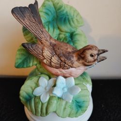 Porcelain Bird Figure Music Box Statue  Vintage Song