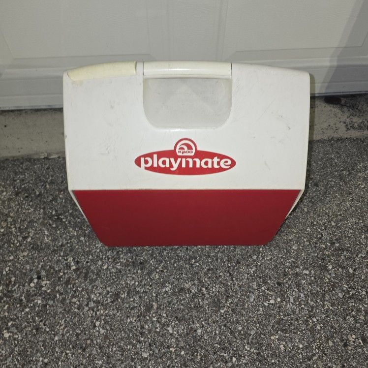Retro Igloo Playmate Cooler – Perfect for Camping & Tailgates