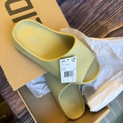 Yeezy Slides Size 9/9.5 US Men $90 Brand New