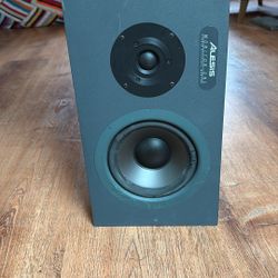 Alesis Monitor one Speakers