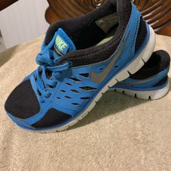NIKE Size 4 1/2 