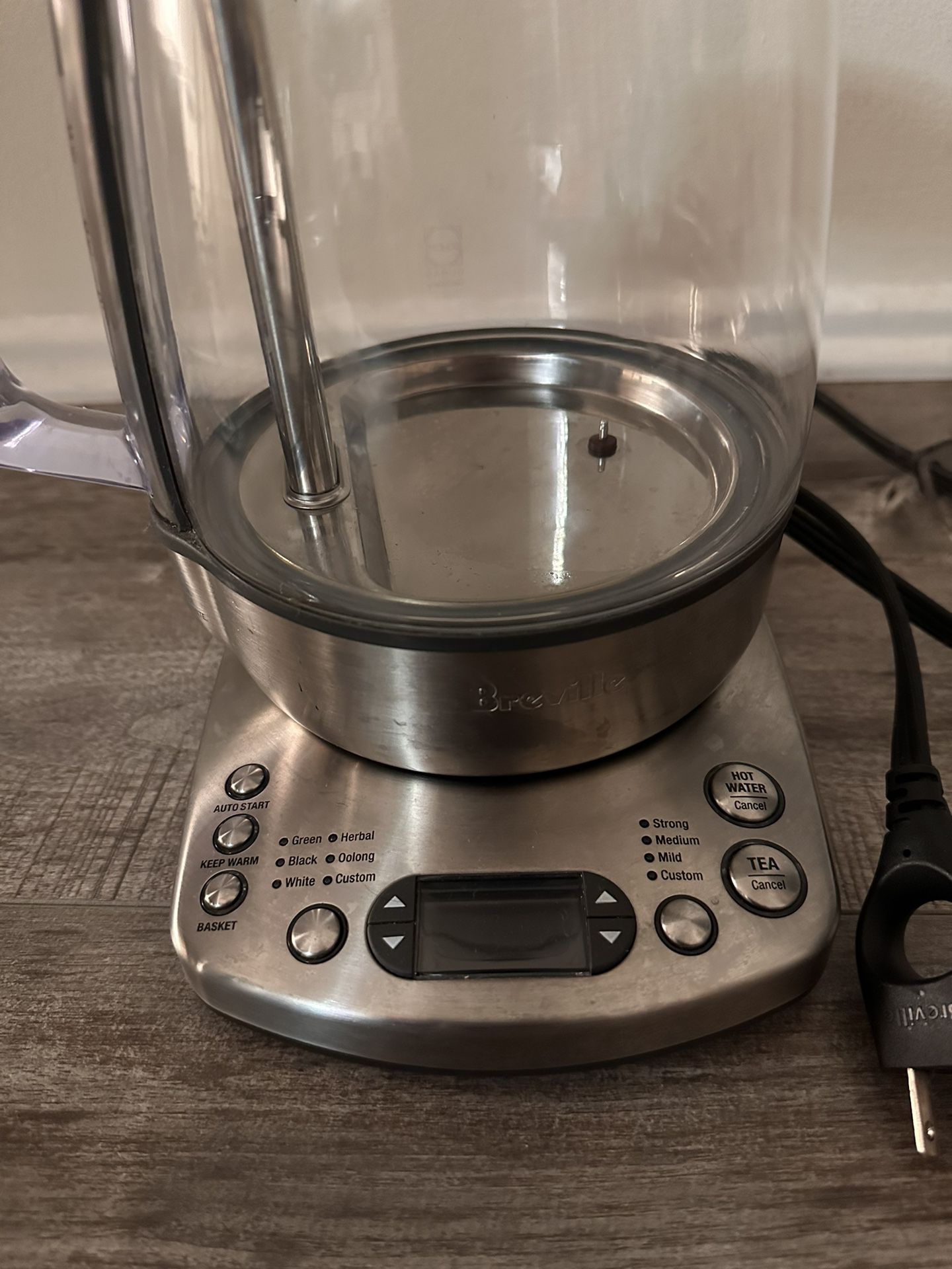 Breville The Temp Select Electric Tea Kettle for Sale in Los Angeles, CA -  OfferUp