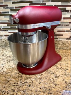 KitchenAid 5Qt. Stand Mixer