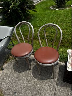 2 outdoor chairs for $10