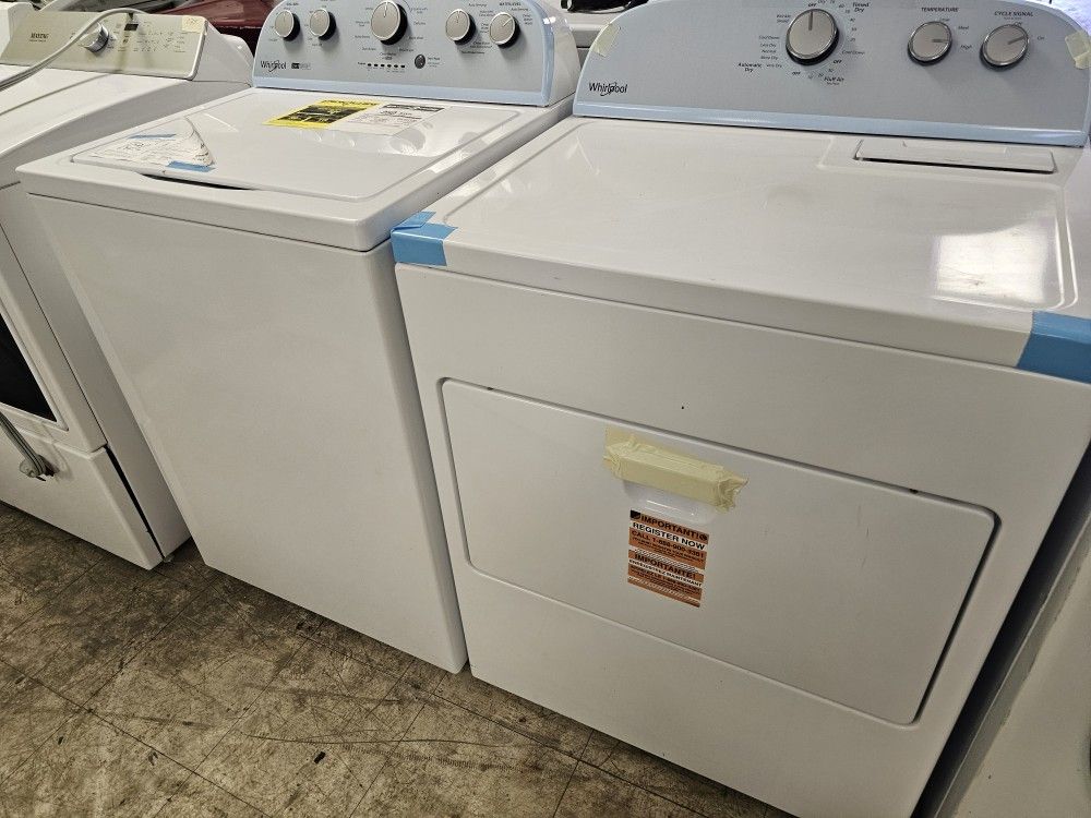 2025 Whirlpool Washer And Electric Dryer Matching Set...