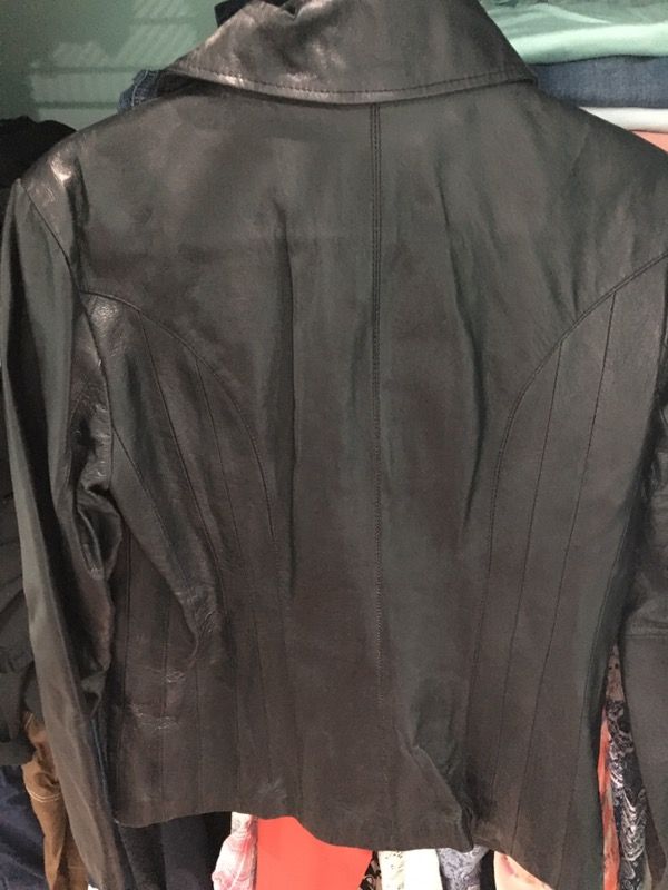 Woman small leather jacket