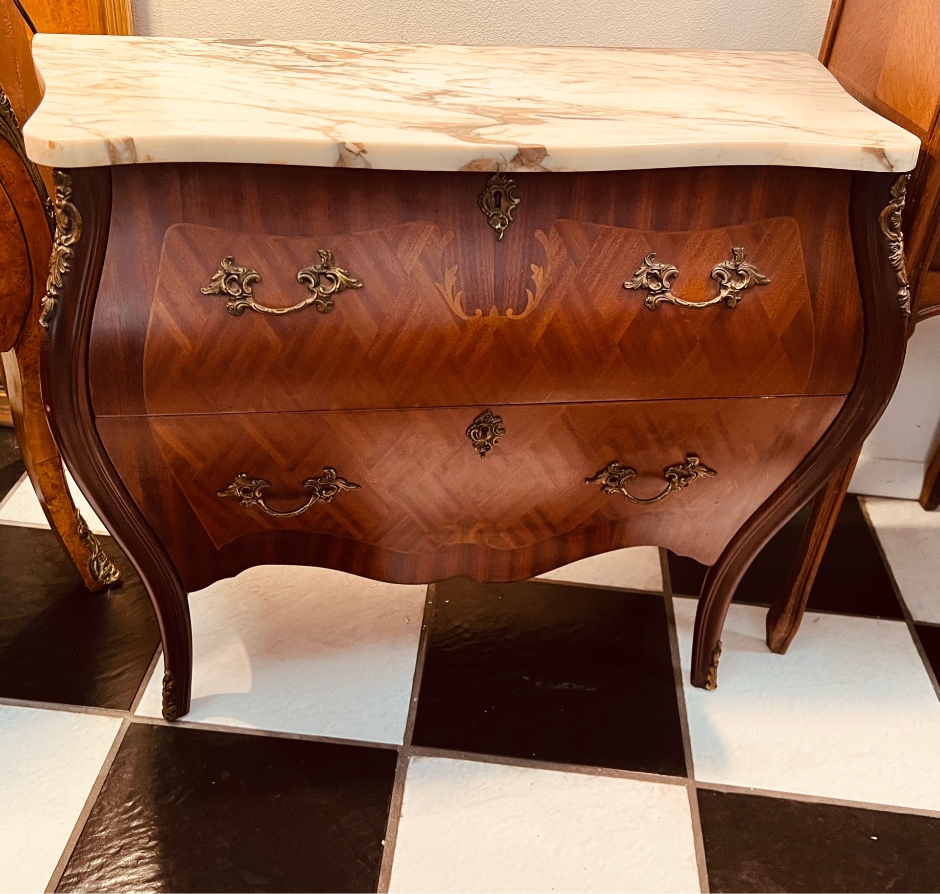 Vintage French Louis XV Chest/Accent/Dresser/Commode.