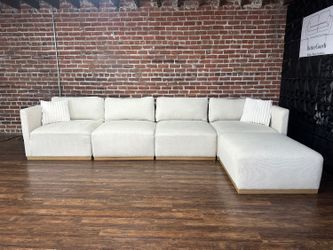 Delivery Available Henredon cream 5pc sectional couch
