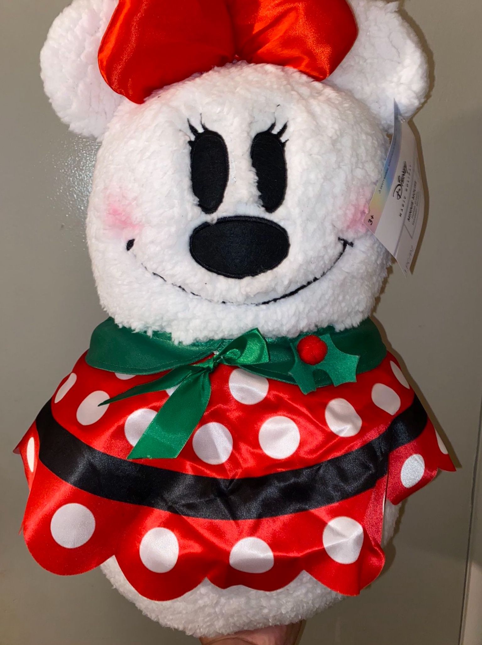 Minnie Mouse Holiday Greeter