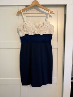 BCBG max azria cocktail dress size 8 cream & navy flower detail