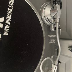 Numark  Turntable TTX Single One 