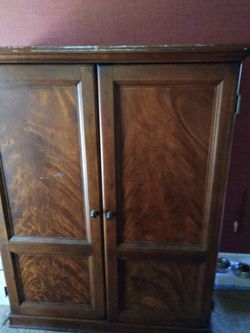 Computer dresser