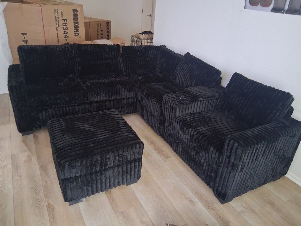 6pcs Sectional Sofa w/cupholders & charging station