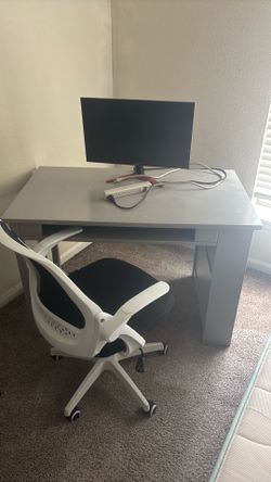 Slightly heavy Metal desk w chair