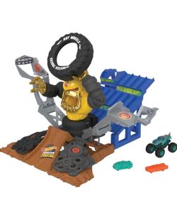 Hot Wheels Monster Trucks Arena Smashers Crushzilla Takedown Playset