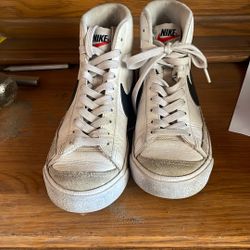 Nike Blazers Sz 4Y