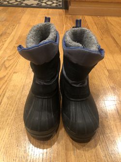 Boy snow boots size 5 youth