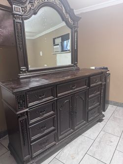 Dresser