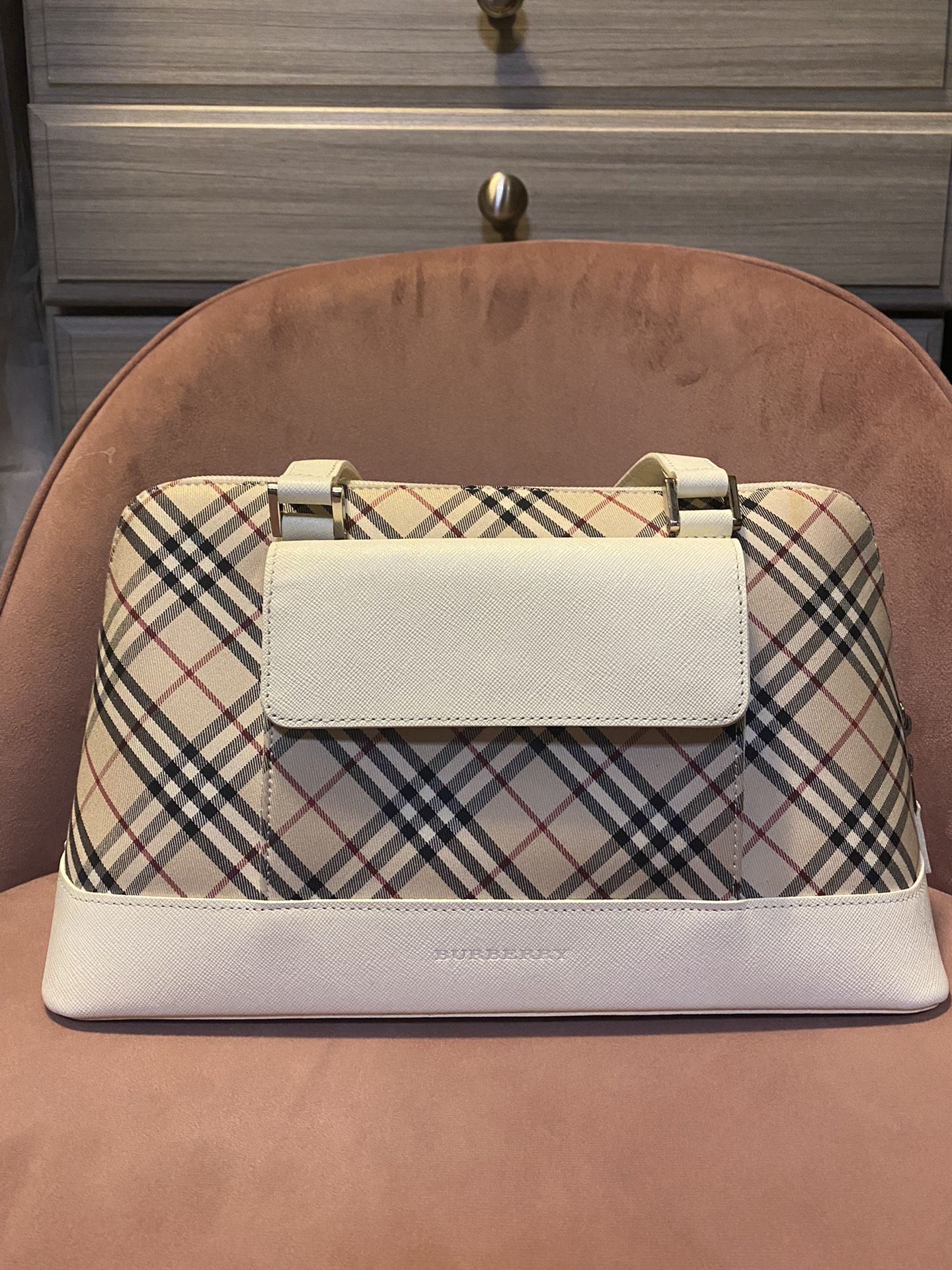 Small Authentic Burberry Crossbody for Sale in Spanaway, WA - OfferUp