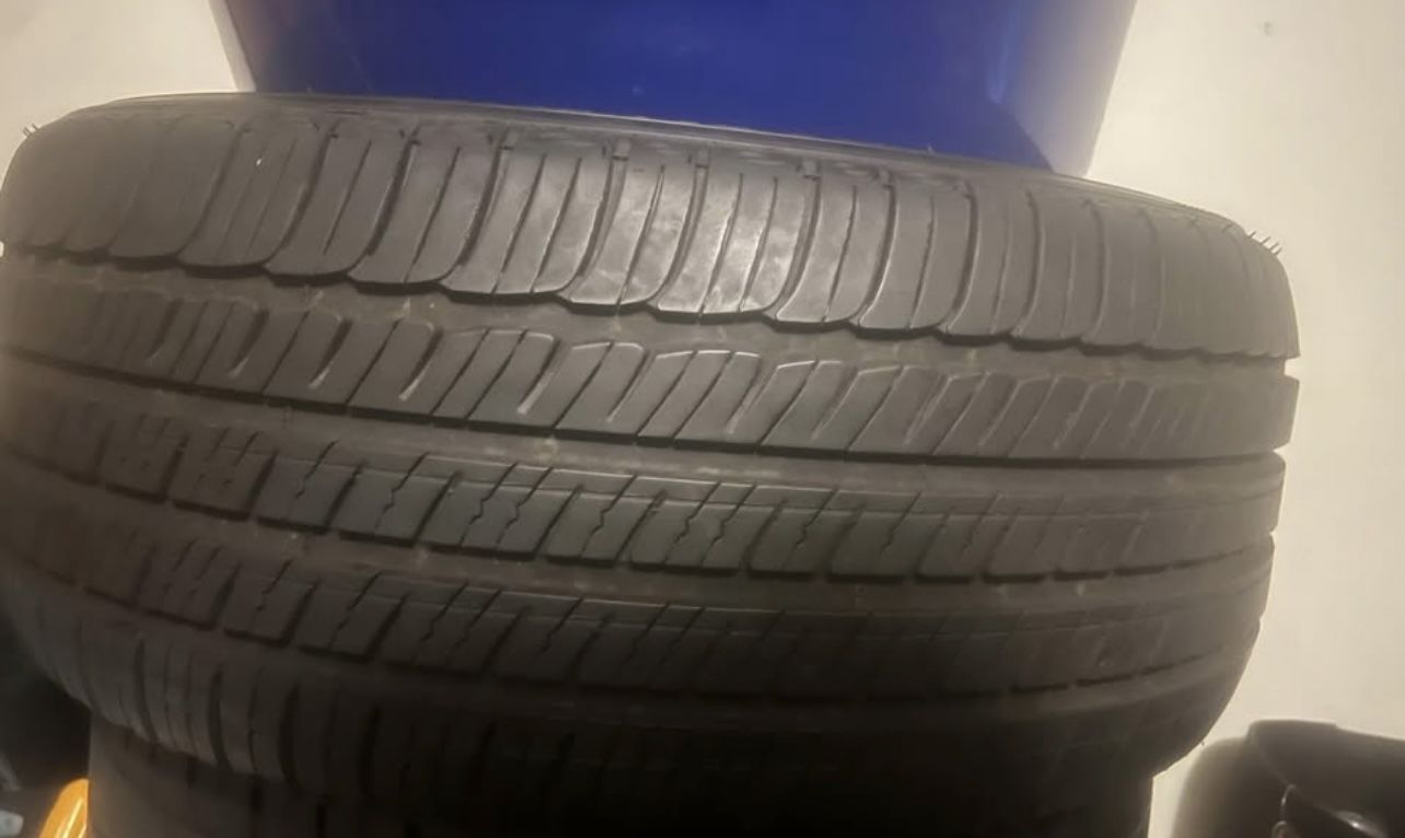245/45/17 Tire