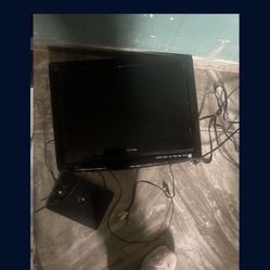 Good Flat 18 Inch Tv and Attenna $20