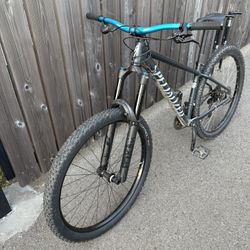 Specialized Mountain Bike Size M