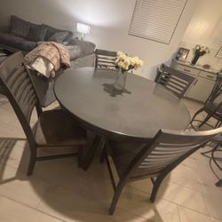 Grey Cali Round Table with 4 chairs 