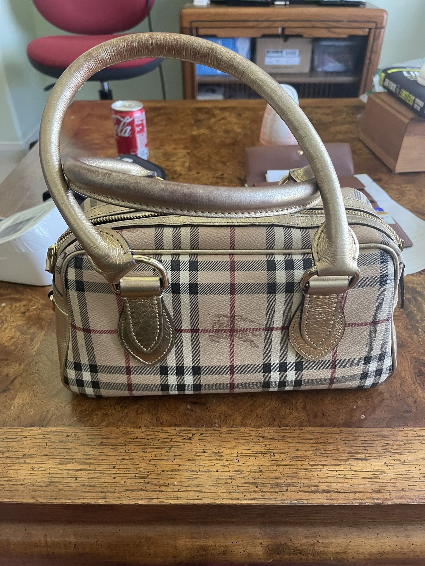 Burberry Handbag- Vintage L, Authentic , With Labels / Burberry Booklet