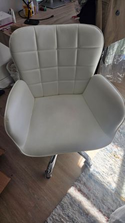 Comfy, white pleather office chair