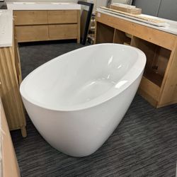 59” Bathtub Made Of Fiberglass And Acrylic 