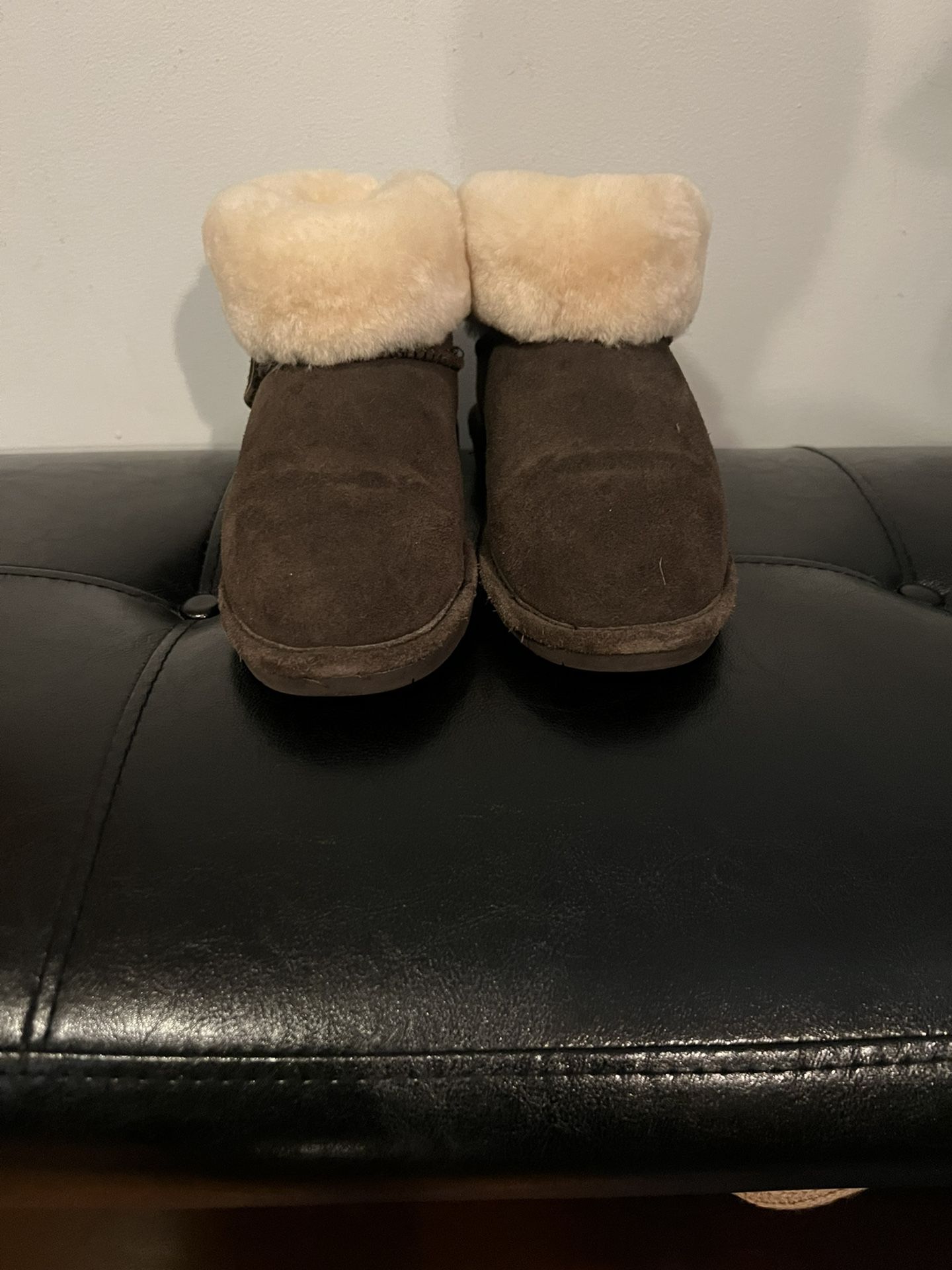 Used Bear Paws Sz 5