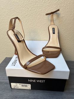 New Nine West Brown Paten Heeled Sandals, size 7