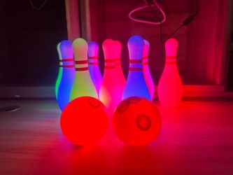Kids Light up Bowling Ball Toys Set,Bowling Pins Toy Game with 10 Pins & 2 Balls Fun Sports Games