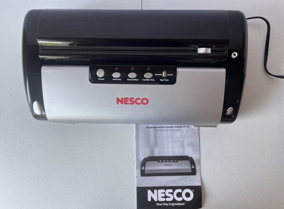 NESCO VS02 Food Starter Kit with Automatic ShutOff and Vacuum Sealer