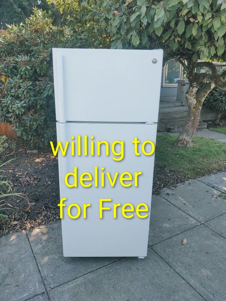 (General Electric Refrigerator 18 Cuft (Dimensions:28 "W 28" D 67" in H