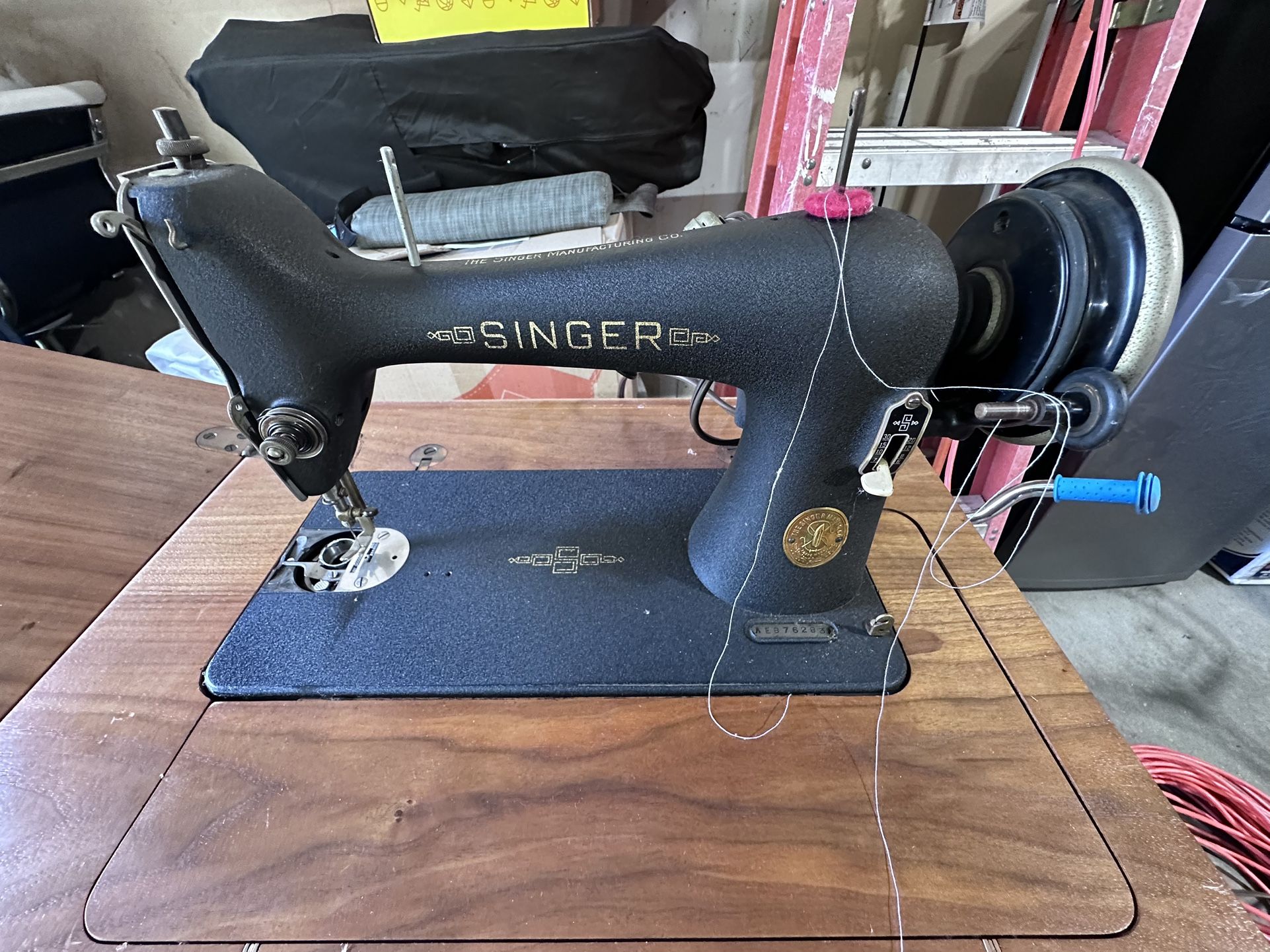 Singers sewing machine, excellent condition