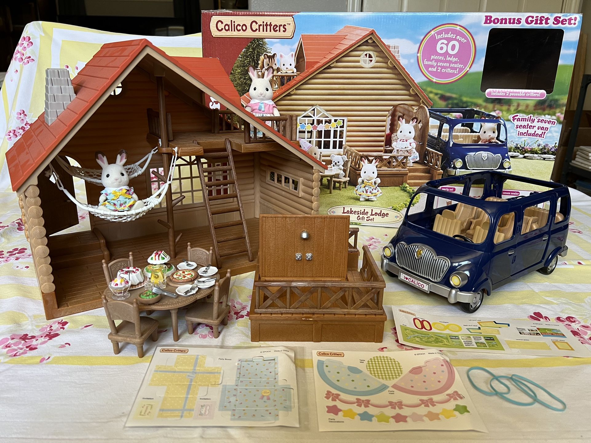 Calico Critters Lakeside Lodge Gift Set (CC2068) - read descript. - ‘nearly’ complete set with box