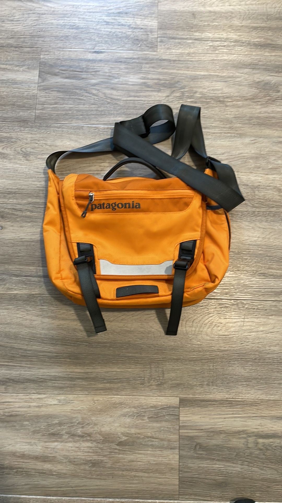 This Patagonia messenger bag,