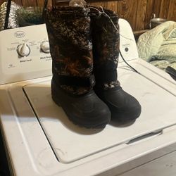 Kamik Camouflage Boots Size 6