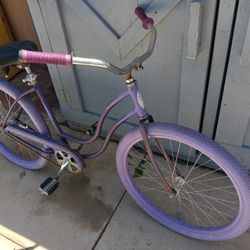 SCHWINN.    Beach Cruiser.     26"tires 