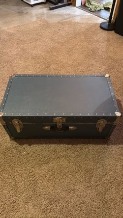Matching Seward foot lockers