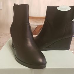 Black Boots 