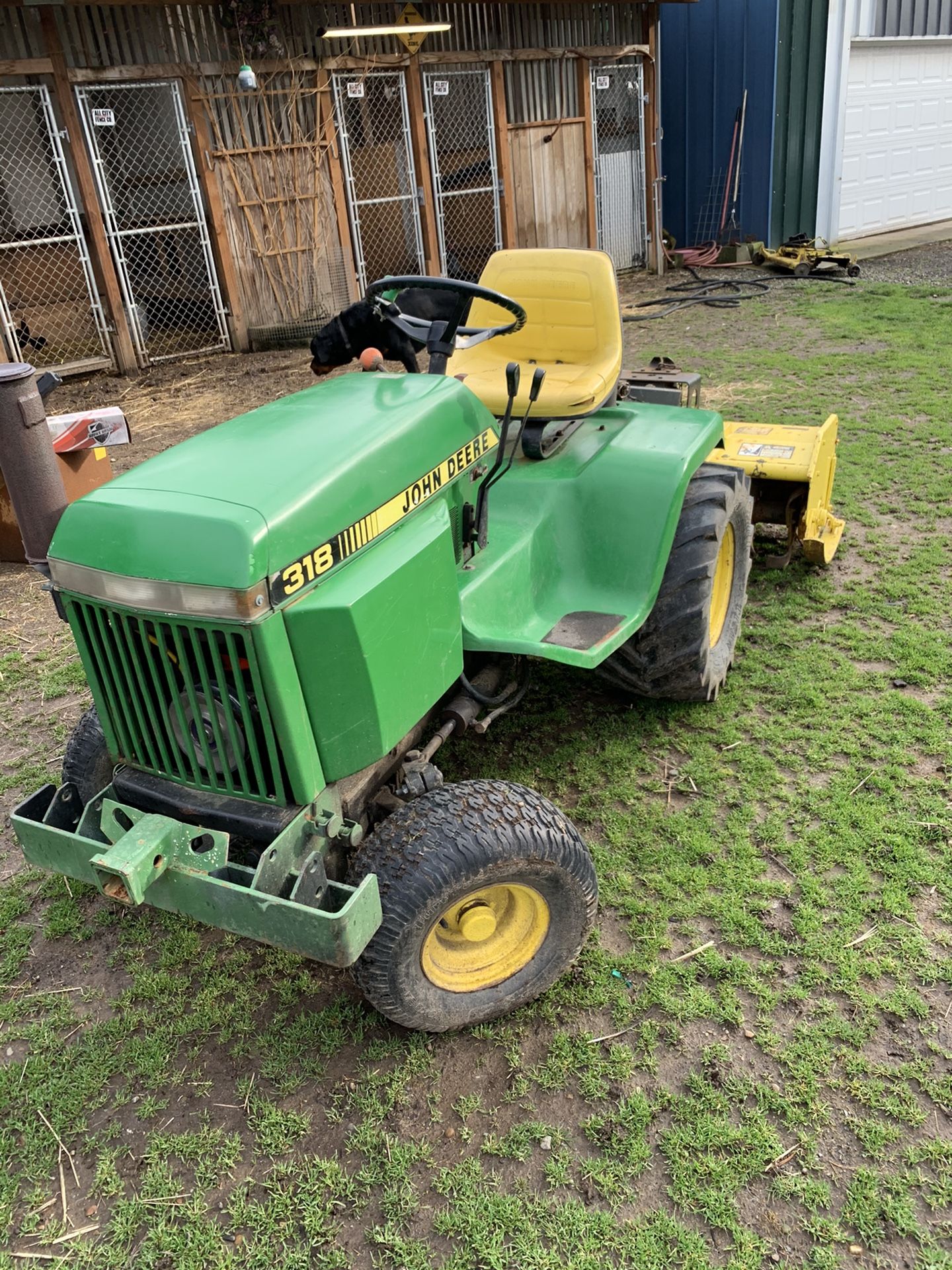 John Deere 318 garden tractor