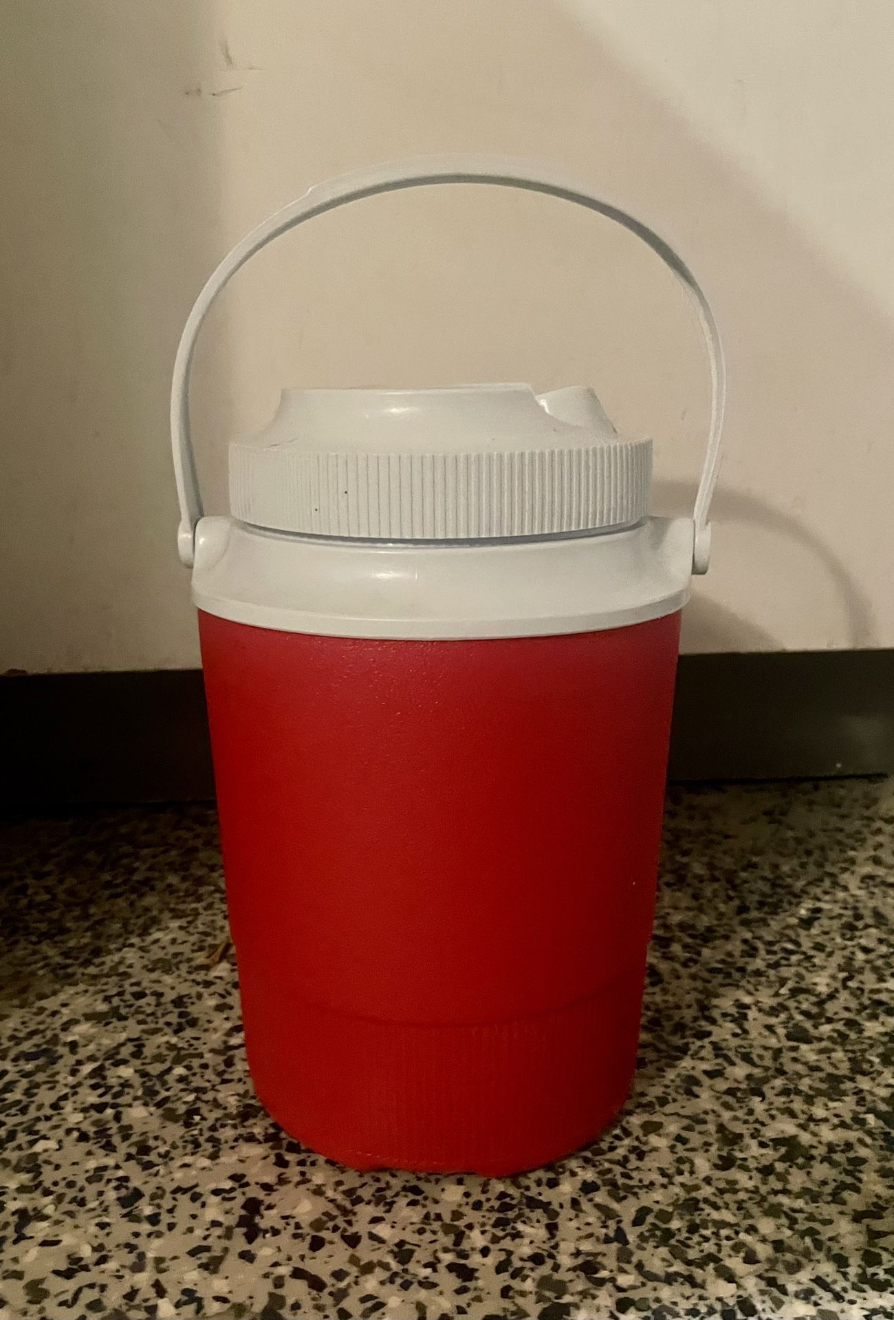 Vintage Rubbermaid Water Cooler Jug with Spout & Handle Red 1 /2 Gallon