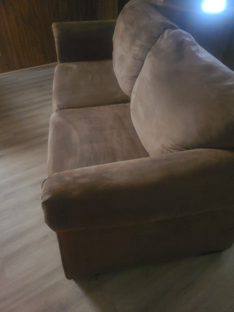 Good Pre-owned Sofa Set For Sale.....